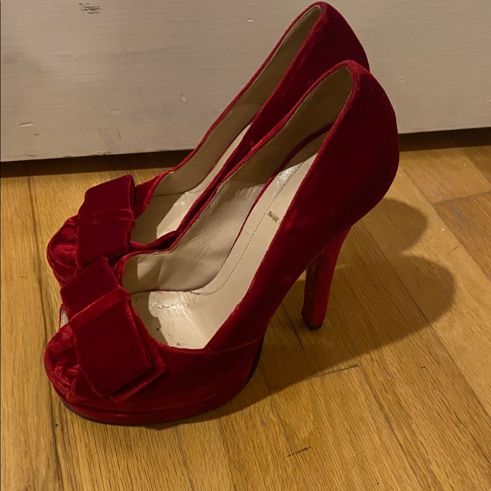Fendi Red Velvet Platform Heels. Sz. 36/ 6